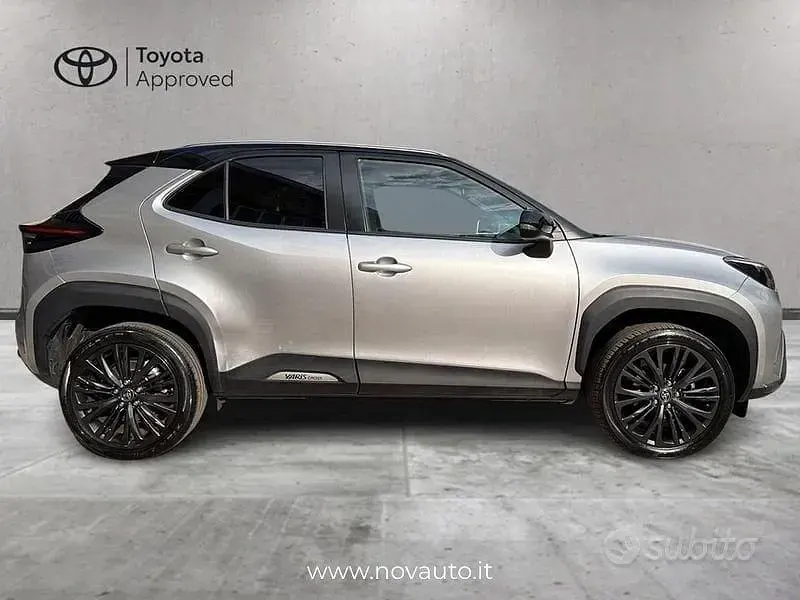 Usata Toyota Yaris Cross 116 CV (85 kW) 2022 Grigio SUV