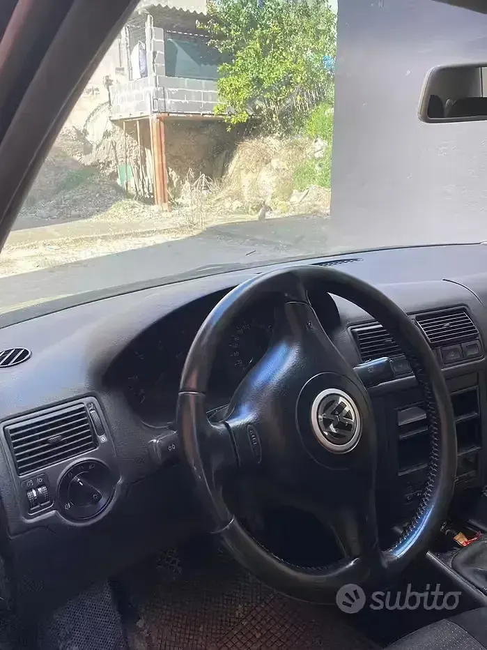 Usado VW Golf IV 130 CV (95 kW) 2002 Berlina