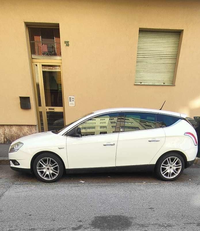 Usata Lancia Delta Gold 120 CV (88 kW) 2012 Utilitaria