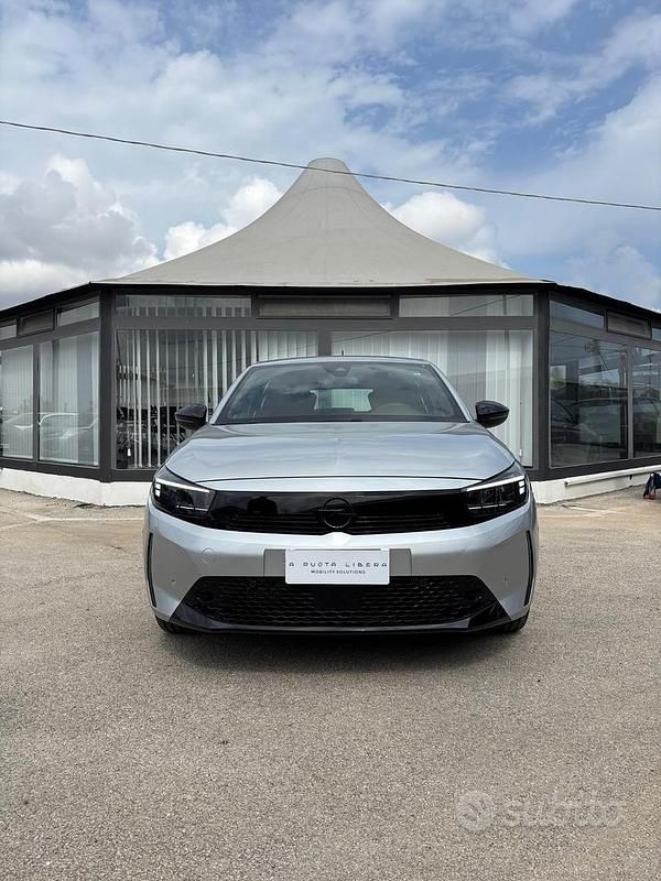 Usata Opel Corsa 100 CV (73 kW) 2025 Grigio Utilitaria