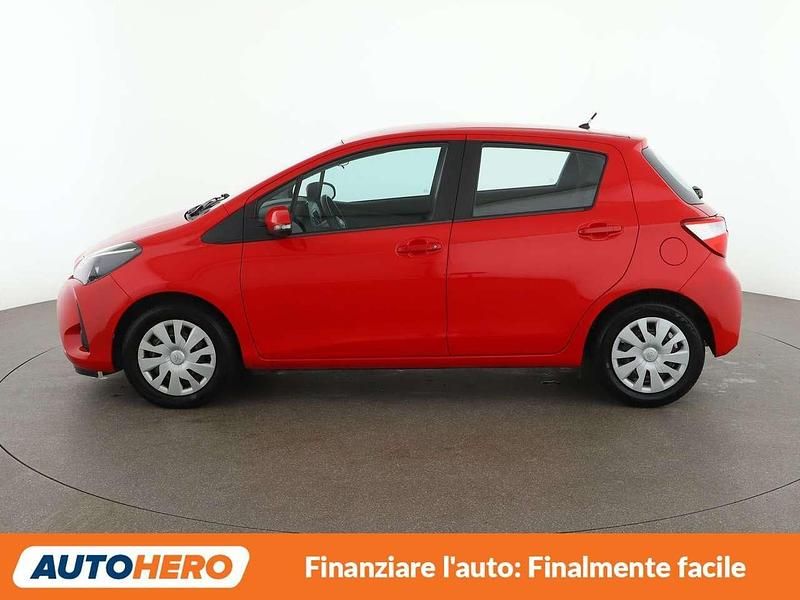 Usata Toyota Yaris Cool 72 CV (52 kW) 2020 Rosso Utilitaria