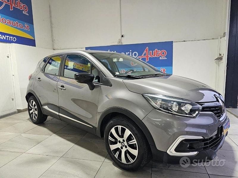 Usata Renault Captur 90 CV (66 kW) 2018 Grigio SUV