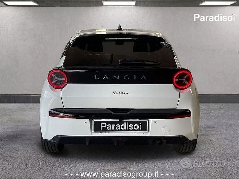 Usata Lancia Ypsilon 110 CV (80 kW) 2024 Bianco Utilitaria