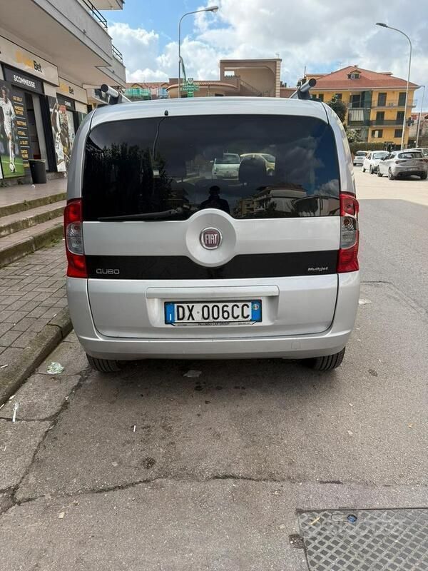 Usata 2009 Fiat Qubo Trekking Monovolume | 5000 € (Cara) - Immagine 1/4