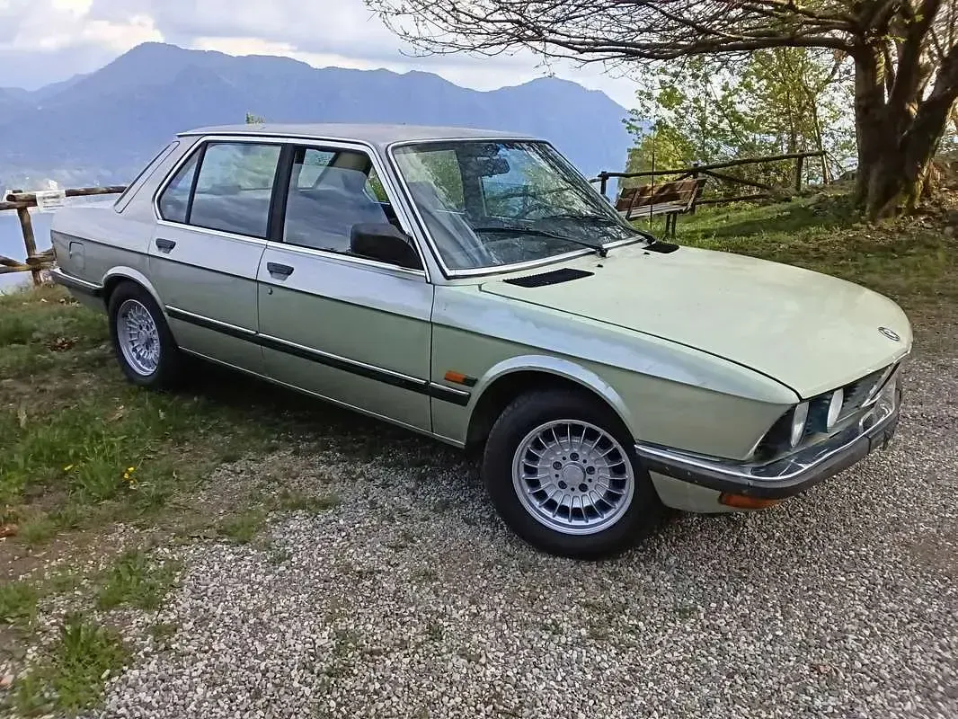 Usata BMW 528 184 CV (135 kW) 1982 Verde Berlina