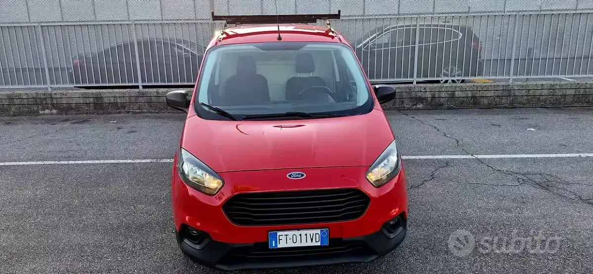 Usata Ford Transit Courier Titanium 75 CV (55 kW) 2018 Rosso Furgone