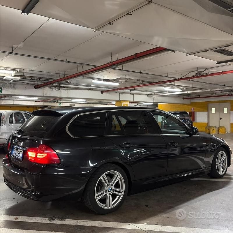 Usata BMW 318 Performance 143 CV (105 kW) 2012 Nero Station wagon