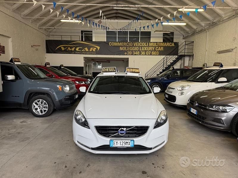 Usata Volvo V40 Summum 114 CV (83 kW) 2015 Bianco Berlina