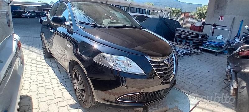 Usata Lancia Ypsilon 60 CV (44 kW) 2013 Nero Utilitaria