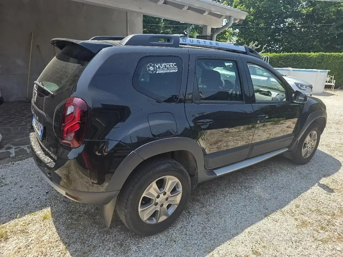 Usata Dacia Duster Lauréate 109 CV (80 kW) 2015 Nero SUV