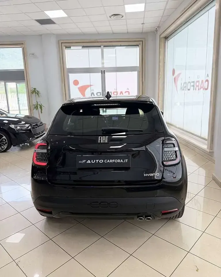 Usata Fiat 600 Pop 136 CV (100 kW) 2025 Nero cinema pastello SUV