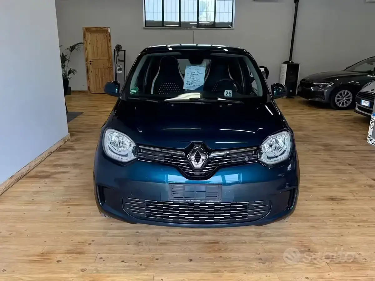 Usata Renault Twingo Signature 65 CV (47 kW) 2023 Blu Utilitaria