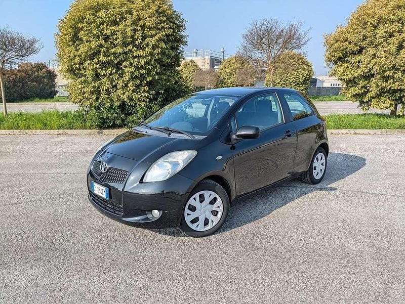 Usata Toyota Yaris Luna 87 CV (63 kW) 2007 Utilitaria
