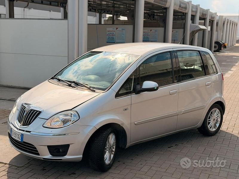 Usata Lancia Musa 95 CV (69 kW) 2010 Grigio Monovolume
