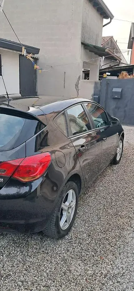 Usata Opel Astra 2010 Nero Utilitaria