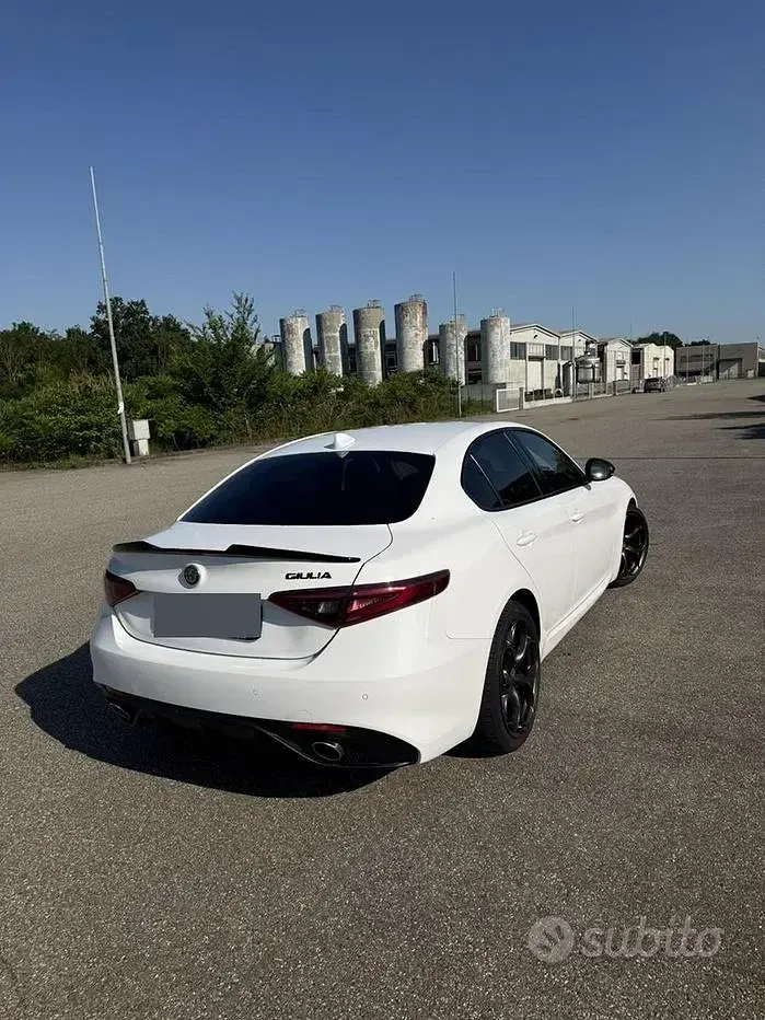 Usata Alfa Romeo Giulia 180 CV (132 kW) 2018 Bianco Berlina