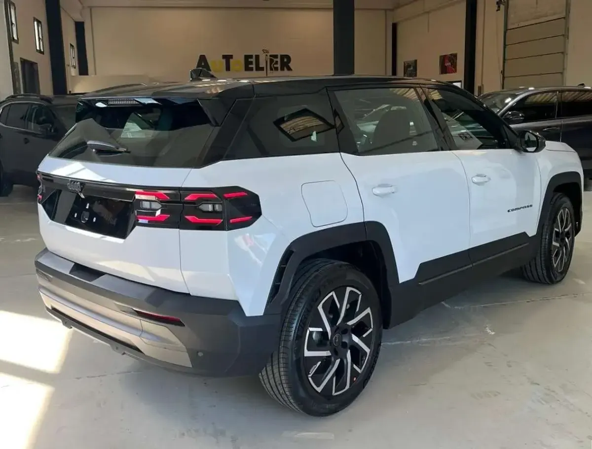 Nuova Jeep Compass Altitude 136 CV (100 kW) 2026 Antarctica tetto nero SUV