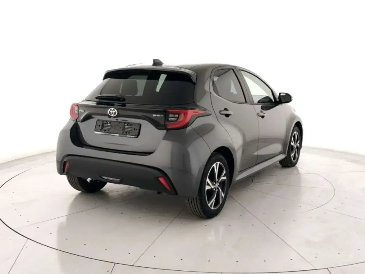 Nuova Toyota Yaris Hybrid Trend 92 CV (67 kW) 2026 Dark grey Utilitaria