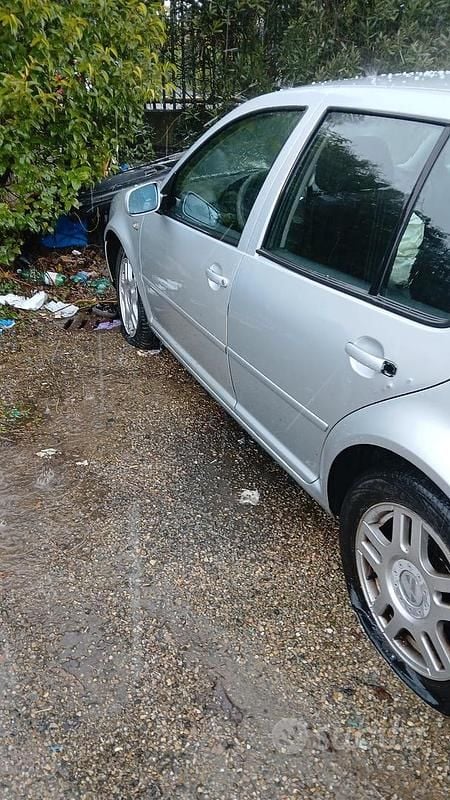 Usata VW Golf IV 101 CV (74 kW) 2002 Grigio Berlina