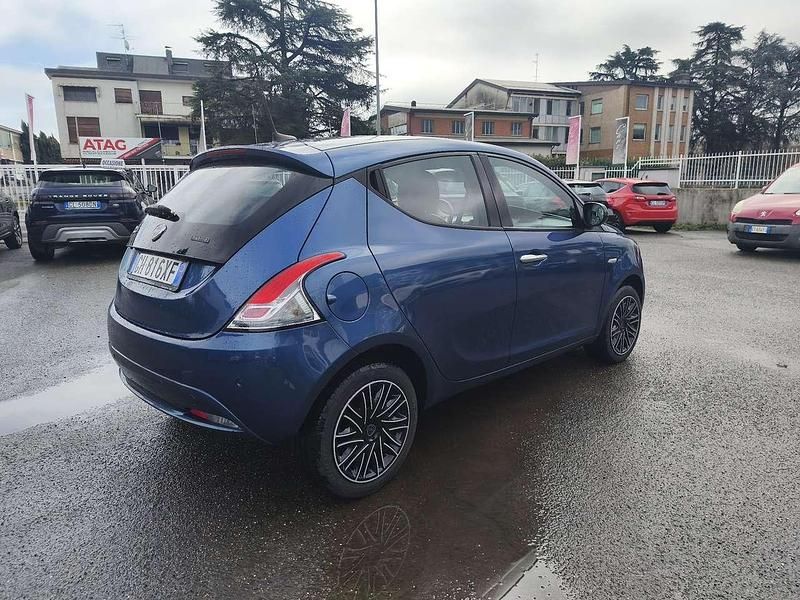 Usata Lancia Ypsilon 69 CV (50 kW) 2022 Blu/azzurro Utilitaria