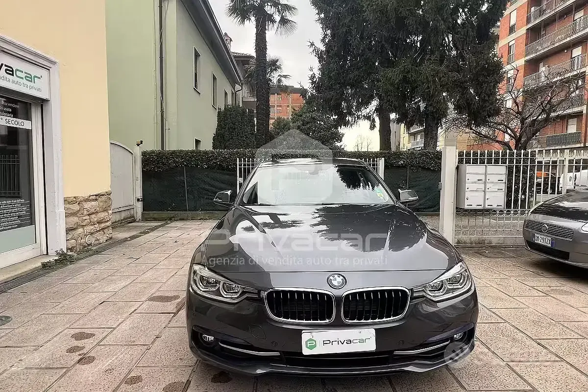 Usado BMW 318 Sport Line 150 CV (110 kW) 2019 Gris Familiar