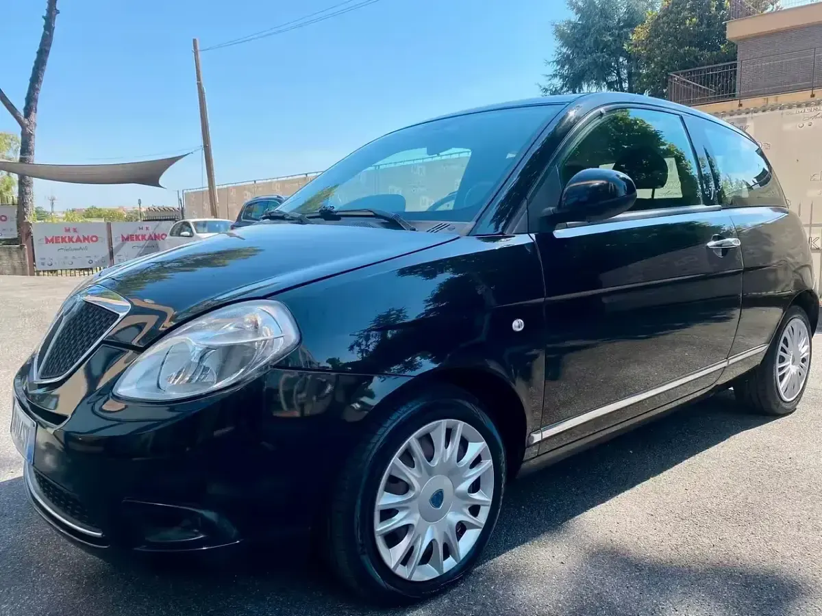 Usata Lancia Ypsilon Platinum 75 CV (55 kW) 2011 Nero Utilitaria