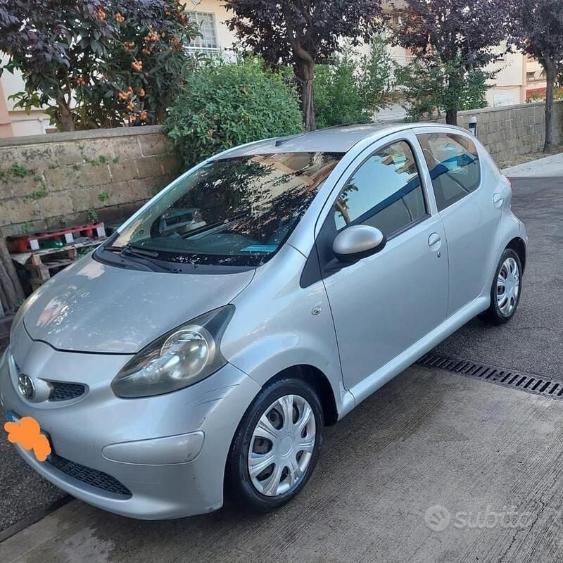Usata Toyota Aygo 67 CV (49 kW) 2007 Grigio Utilitaria