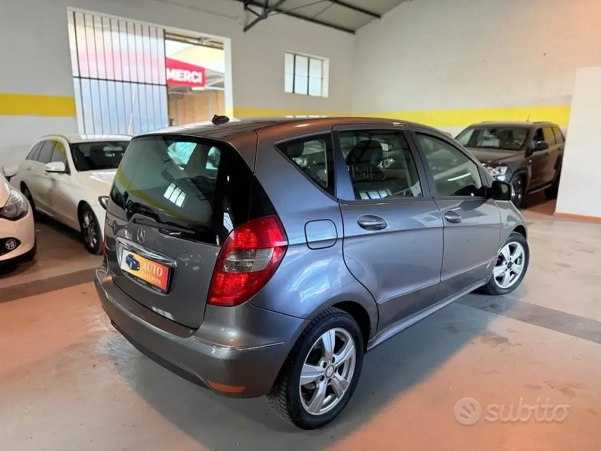 Usata Mercedes A160 95 CV (69 kW) 2011 Grigio Utilitaria
