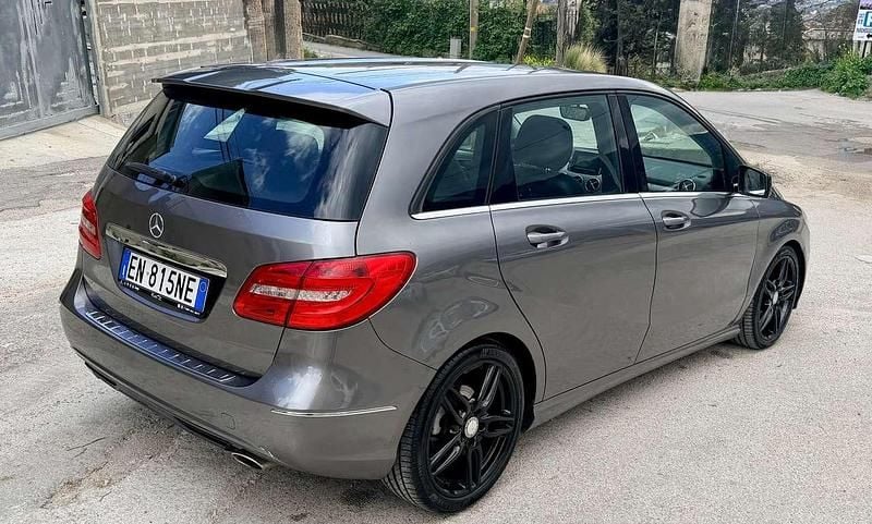Usata Mercedes B180 Premium 109 CV (80 kW) 2012 Grigio Monovolume