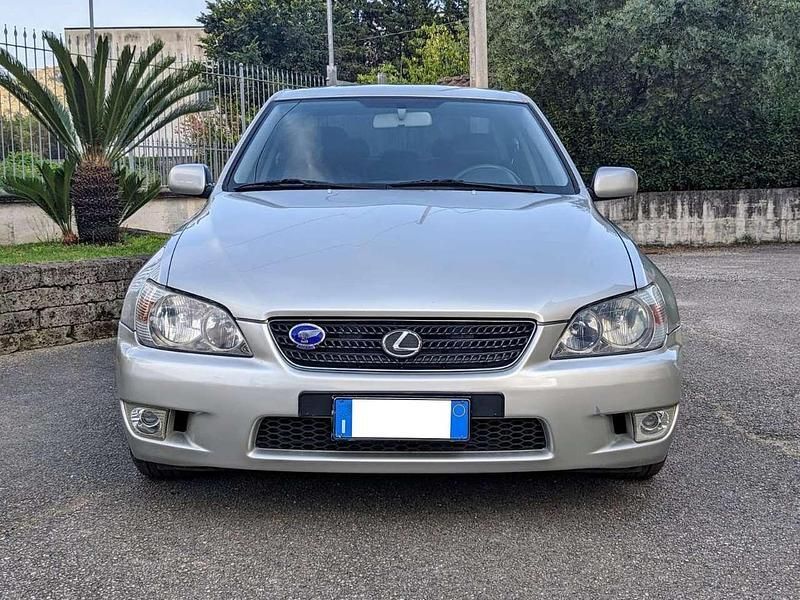 Usata Lexus IS200 155 CV (114 kW) 2001 Argento Berlina