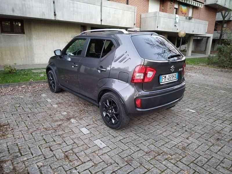 Usado Suzuki Ignis 90 CV (66 kW) 2018 Gris Utilitario