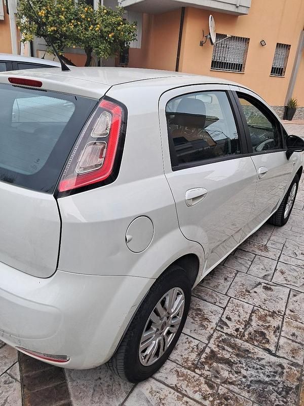 Usata Fiat Grande Punto 70 CV (51 kW) 2012 Utilitaria