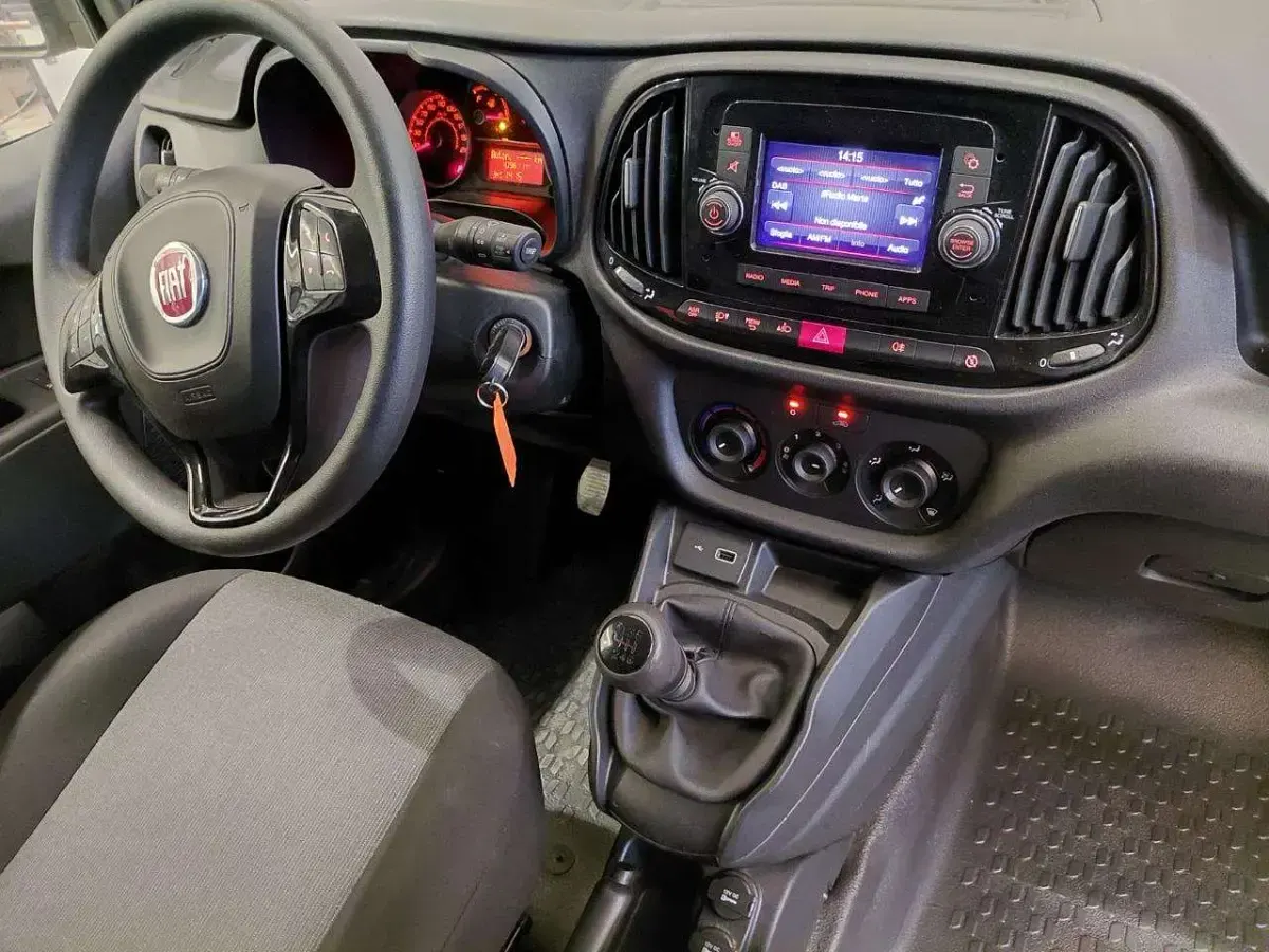 Usata Fiat Doblò Lounge 105 CV (77 kW) 2022 Bianco Monovolume