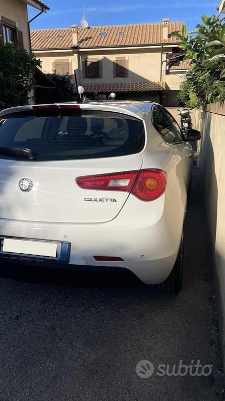 Usata Alfa Romeo Giulietta Super 120 CV (88 kW) 2016 Bianco Utilitaria