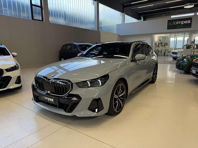 Usata BMW 540 M Sport 303 CV (222 kW) 2025 Brooklyn grau metallic (c4p) Station wagon