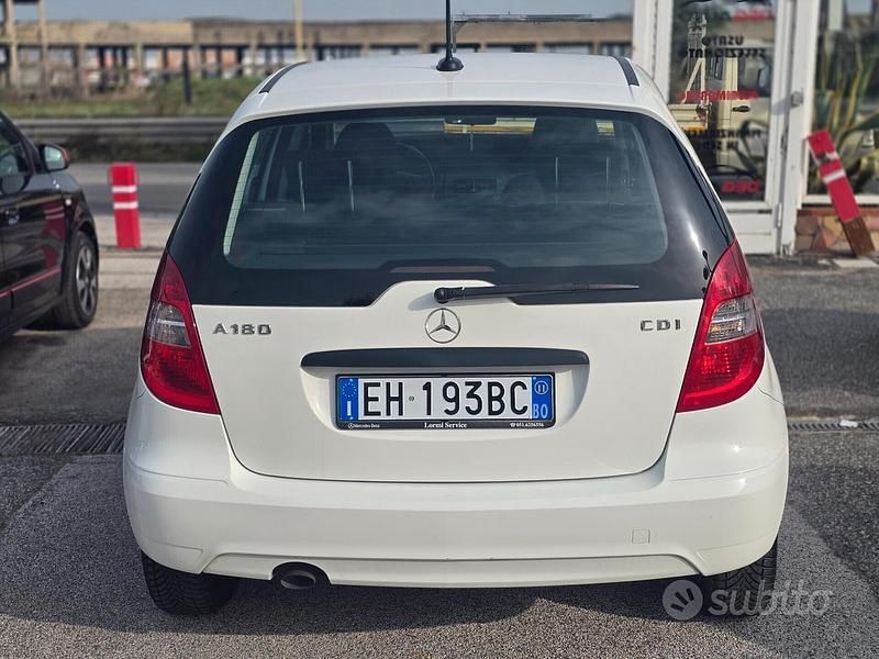 Usata Mercedes A180 Executive 109 CV (80 kW) 2011 Bianco Berlina