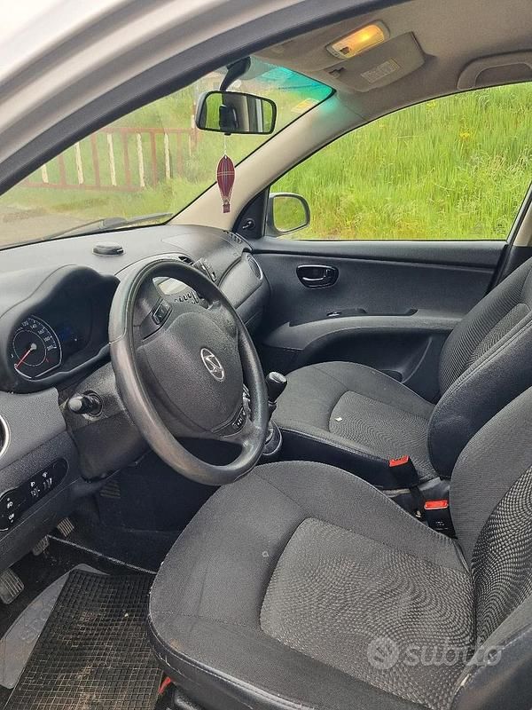 Usata Hyundai i10 69 CV (50 kW) 2013 Grigio Utilitaria