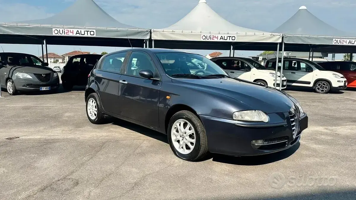 Usata Alfa Romeo 147 116 CV (85 kW) 2003 Blu Utilitaria