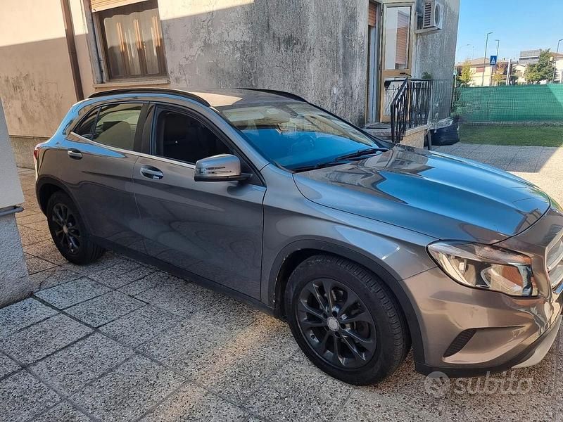 Usata Mercedes GLA200 Business 156 CV (114 kW) 2017 Grigio SUV