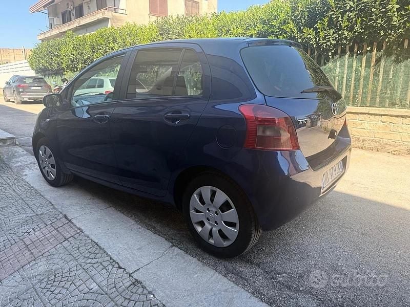 Usata Toyota Yaris 89 CV (65 kW) 2006 Blu Berlina