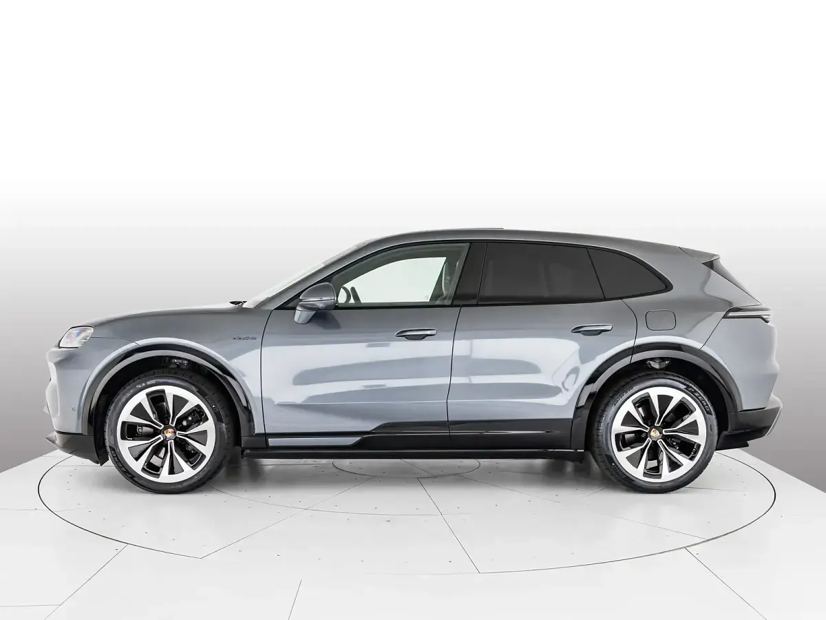 Nuova Porsche Cayenne Electric 2026 Grigio vanadio metallizzato SUV