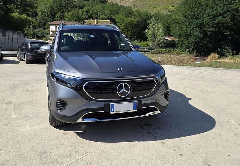 Usata Mercedes EQB300 Premium Plus 139 kW (189 CV) 2022 Argento SUV