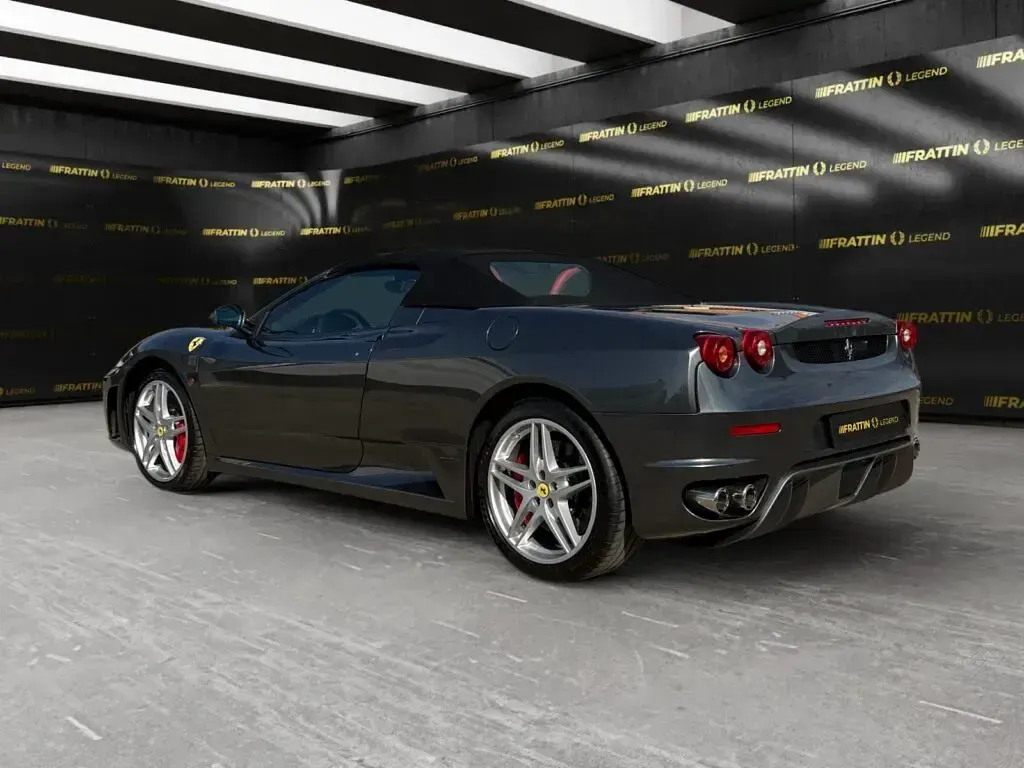 Usata Ferrari F430 490 CV (360 kW) 2007 Grigio silverstone Cabrio