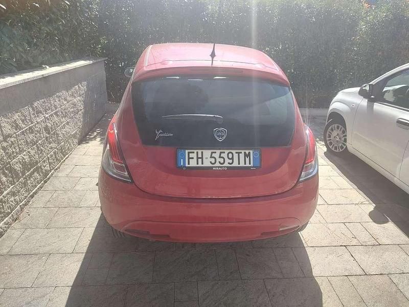 Usata Lancia Ypsilon 69 CV (50 kW) 2017 Rosso Utilitaria
