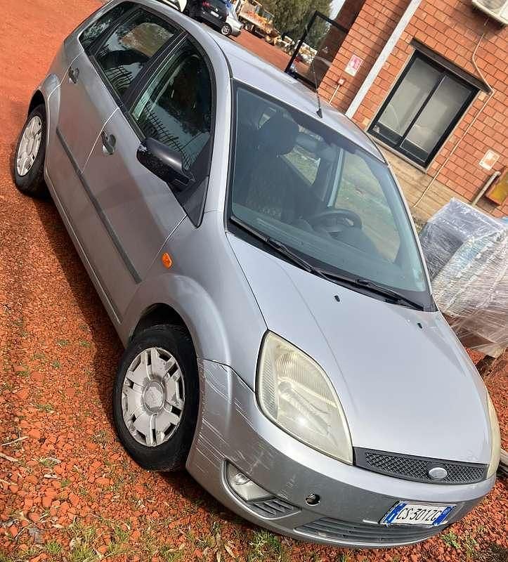 Usata Ford Fiesta Ambiente 75 CV (55 kW) 2005 Argento Utilitaria