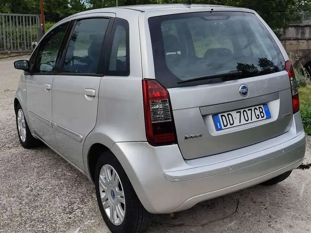Usata Fiat Idea Dynamic 90 CV (66 kW) 2006 Argento Monovolume