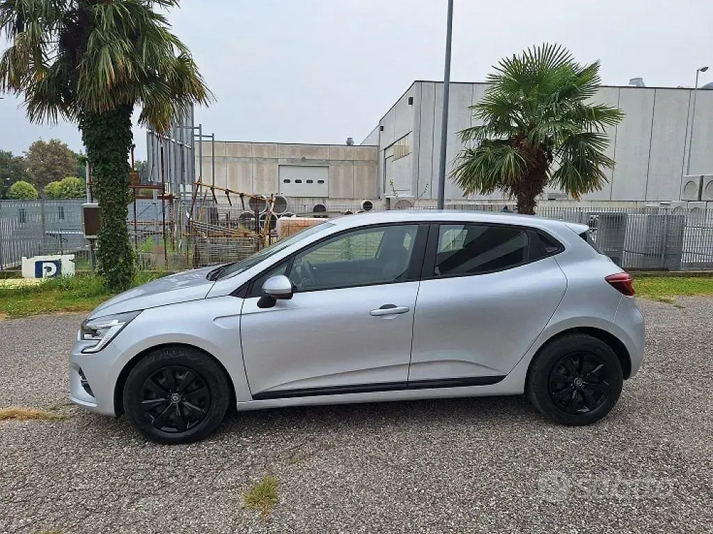 Usata Renault Clio V 101 CV (74 kW) 2021 Grigio Berlina