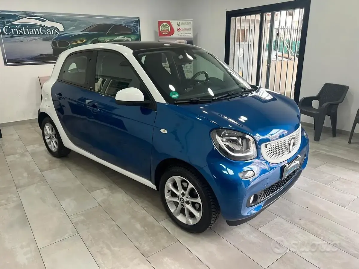 Usata Smart ForFour Passion 90 CV (66 kW) 2017 Blu Utilitaria