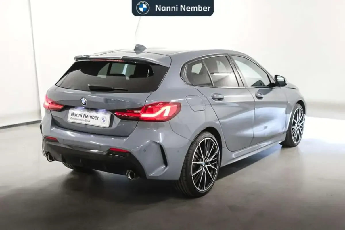 Usata BMW 118 M Sport 150 CV (110 kW) 2023 Storm bay metallizzato Utilitaria