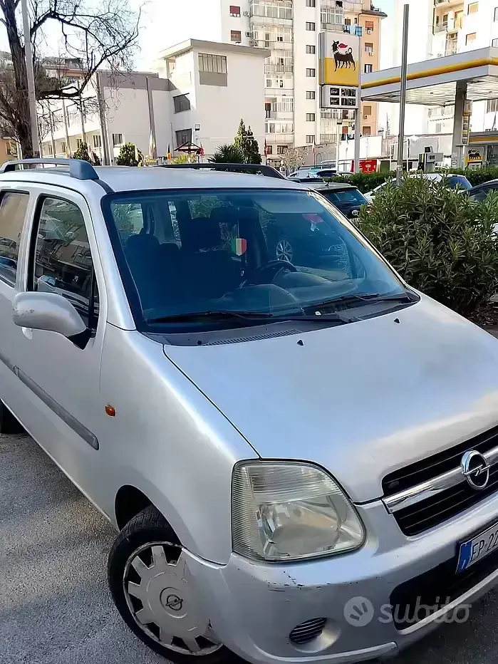 Usata Opel Agila 75 CV (55 kW) 2004 Grigio Monovolume